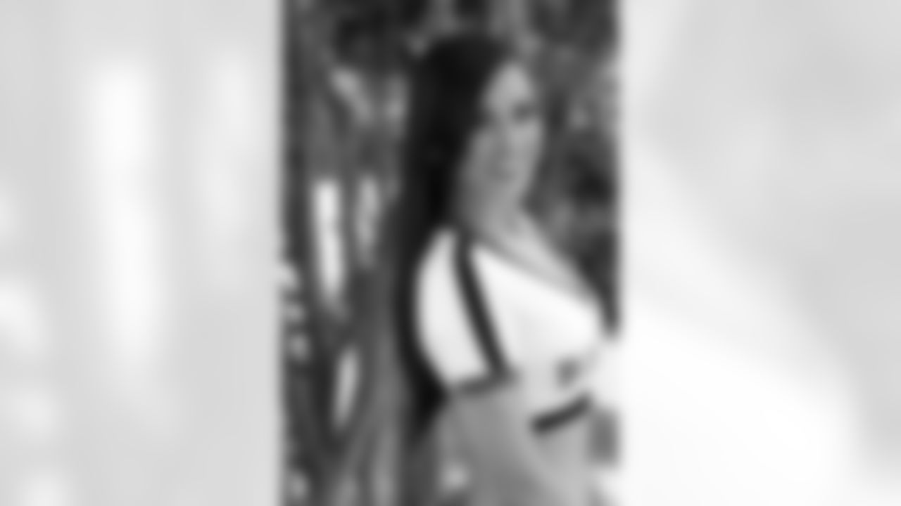 Margaret M. // 2011 Atlanta Falcons Cheerleaders Studio Shots // 2011 // Atlanta -