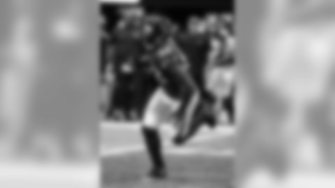 DE Bruce Irvin
Atlanta Falcons / Kara Durrette