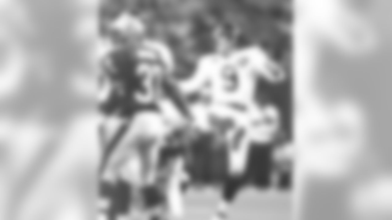 Matt Bryant has a mark to strive for (although we hope he doesn't reach it because we're too busy scoring touchdowns) if he wants to break yet another Falcons record. In 1994 against New Orleans, kicker Norm Johnson booted six field goals to set a record for most made in a Falcons game.