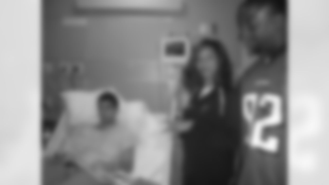 The Atlanta Falcons visit CHOA // Atlanta, GA // Chauncey Davis spending time with patients //