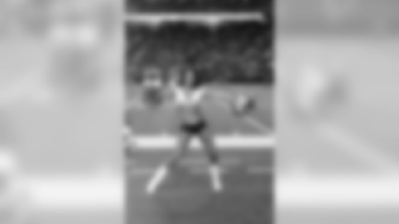 Alicia D. // 2010 Atlanta Falcons Cheerleaders Game Shots // 2010 // Atlanta -
