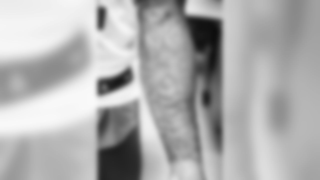 On his left forearm, RB Devonta Freeman honors his auntie, who passed away when Freeman was 15-years old. This tattoo includes a star with her name, heavens gates and angels to lift her up. Freeman's aunt also inspired his jersey number as she passed away at the age of 24.