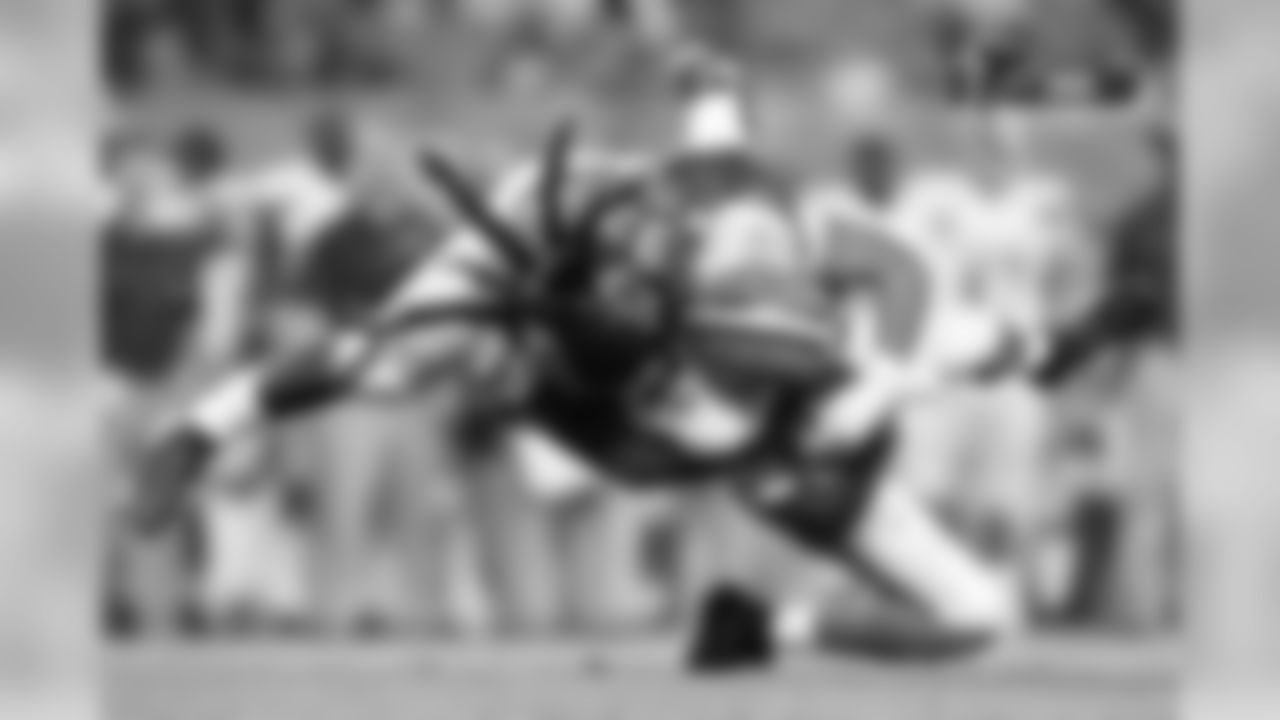 DE Adrian Clayborn