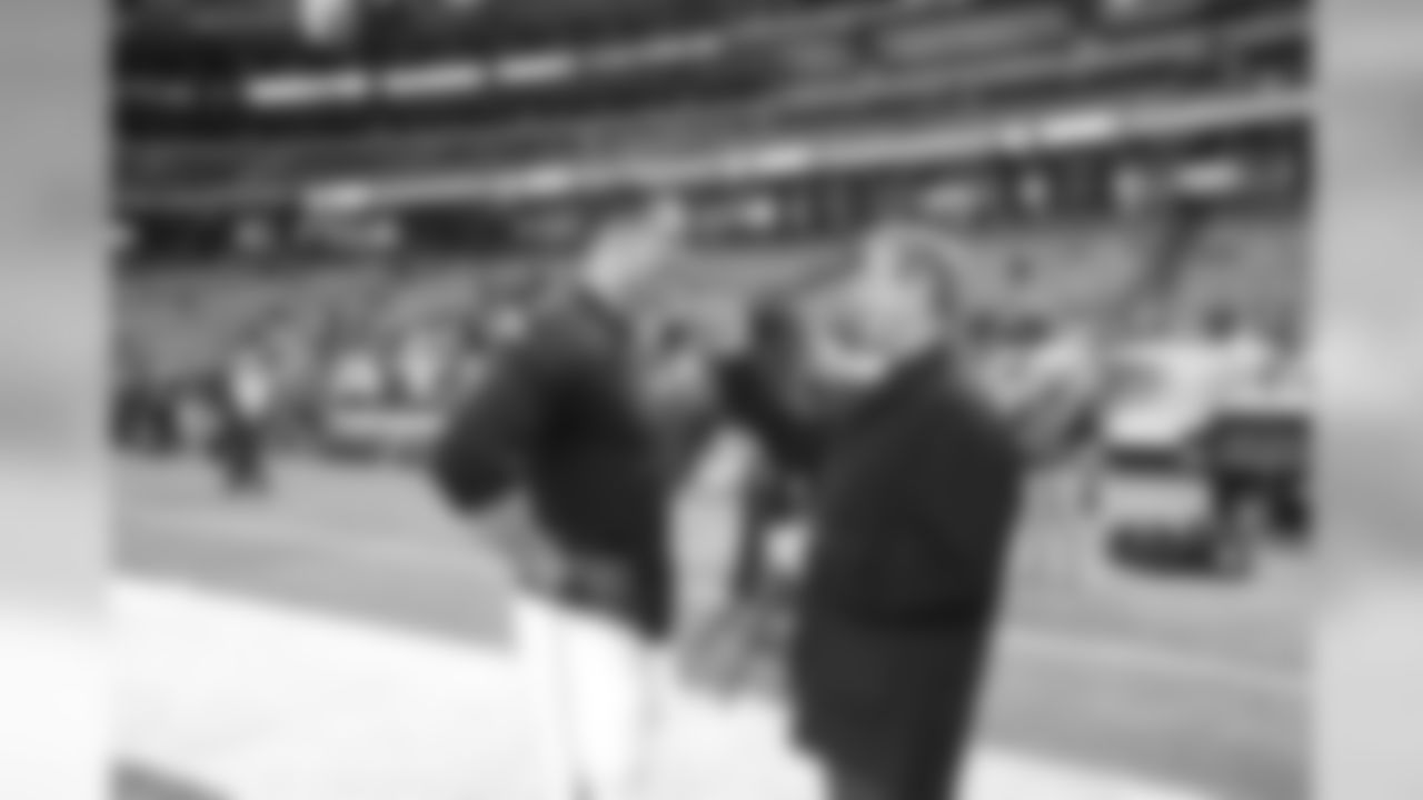 TE Tony Gonzalez catches up with former NFL QB Joe Theismann before the game.