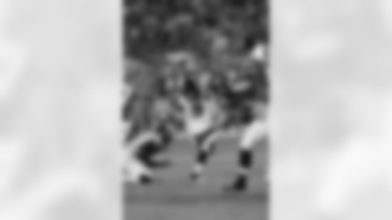 Matt Bryant kicks the ball for a field goal // Falcons at Dolphins - 2012