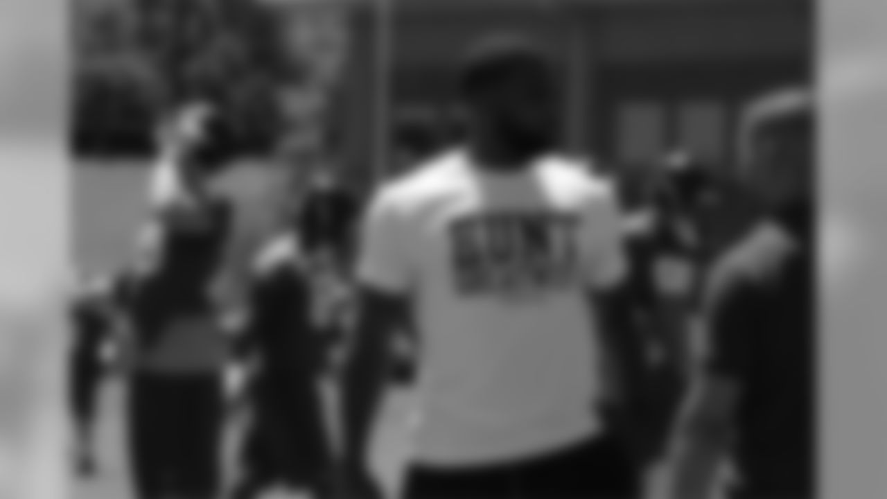 Tyron Woodley taking in practice