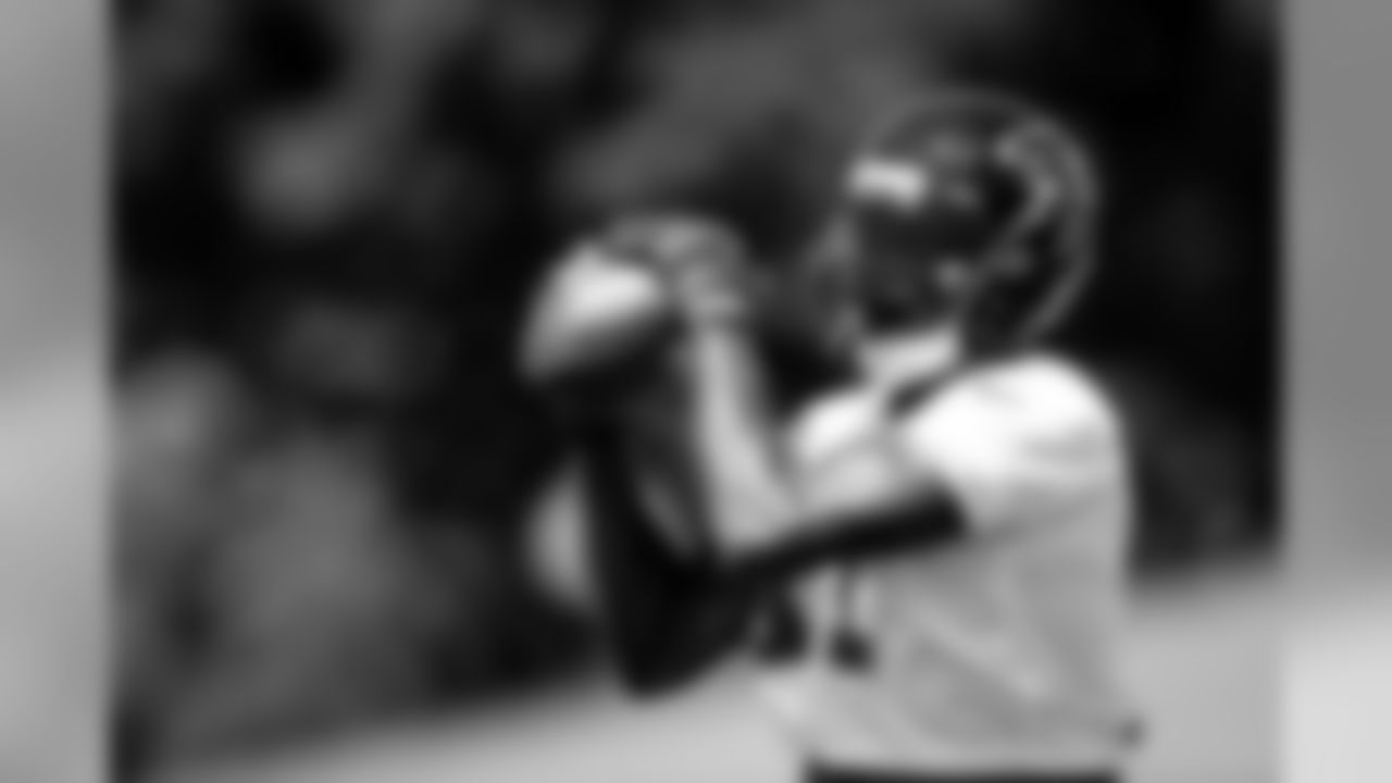 Atlanta Falcons wide receiver Julio Jones #11 makes a catch during practice. (Photo by Kara Durrette/Atlanta Falcons).