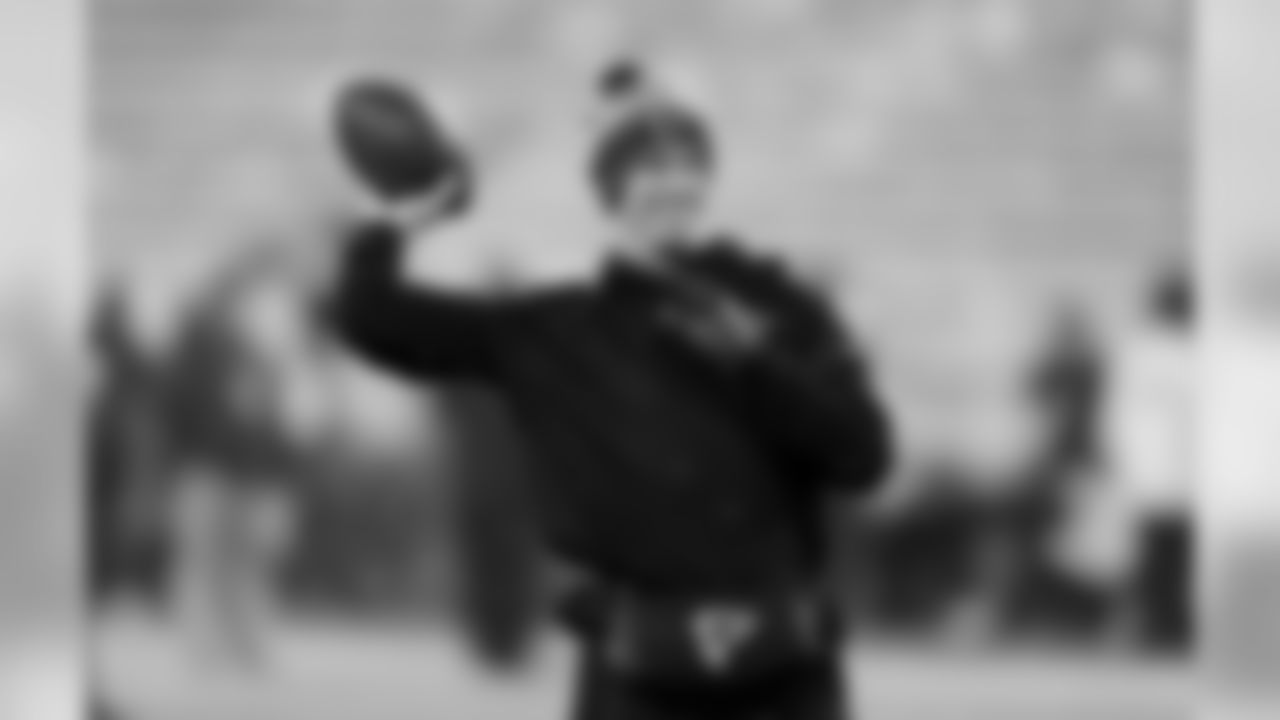 QB Matt Ryan warms up his arm before the game.