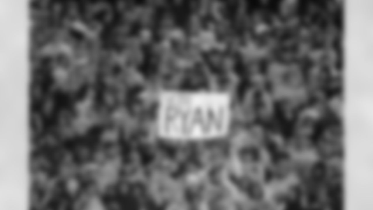 Boston College fans express Heismann Trophy support for QB Matt Ryan