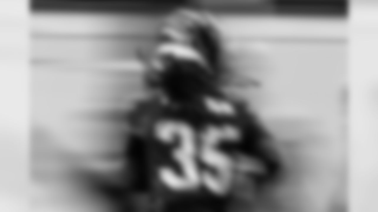 Atlanta Falcons defensive back Jamal Carter #35 warms up during practice. (Photo by Kara Durrette/Atlanta Falcons).