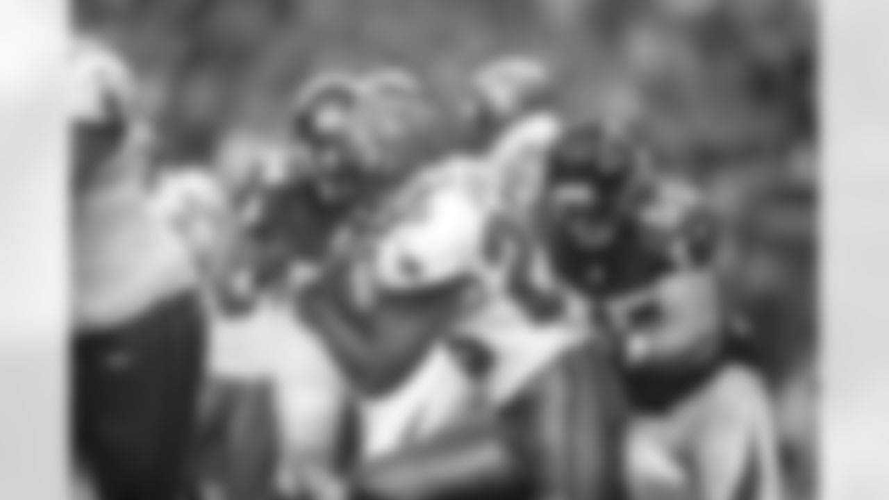 LB Paul Worrilow comes up on Buccaneers RB Mike James