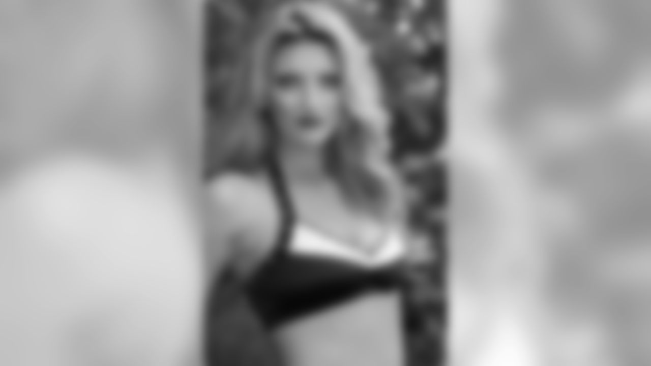Naiz B. // 2011 Atlanta Falcons Cheerleaders Studio Shots // 2011 // Atlanta -
