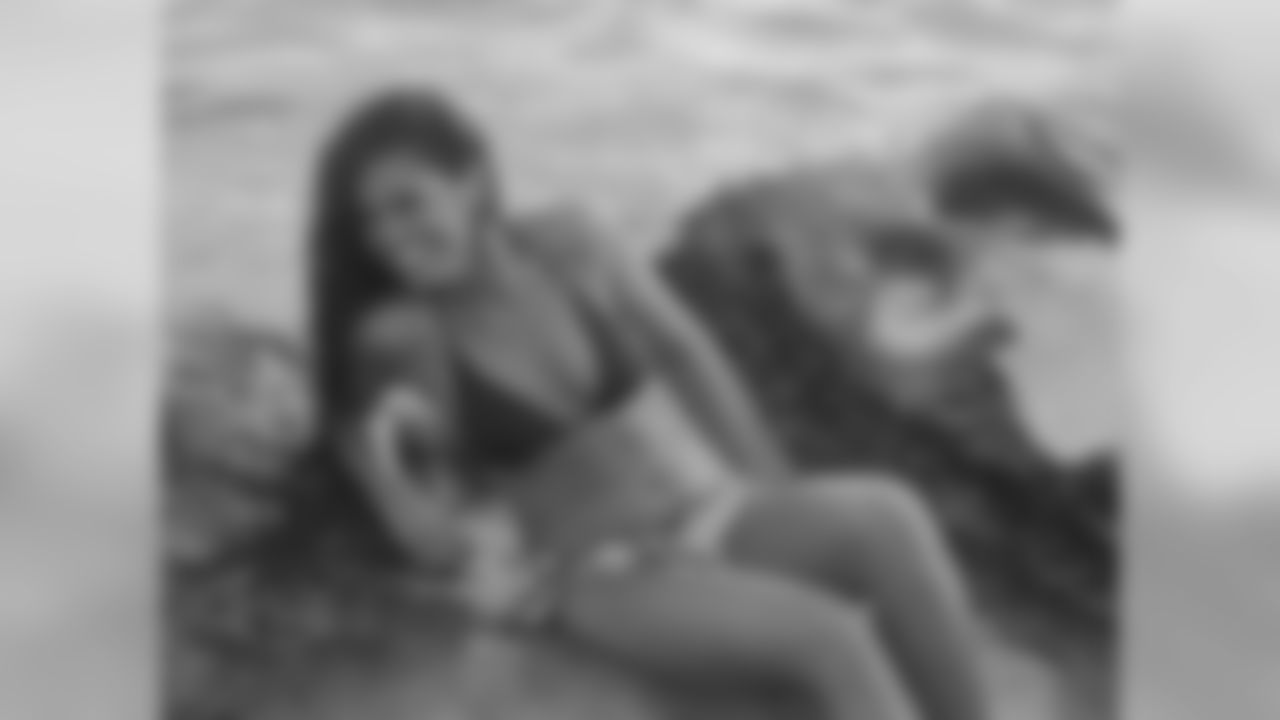 Erin P. // 2011 Atlanta Falcons Cheerleaders Swimsuit Calendar Photo Shoot // 2011 // Bermuda -