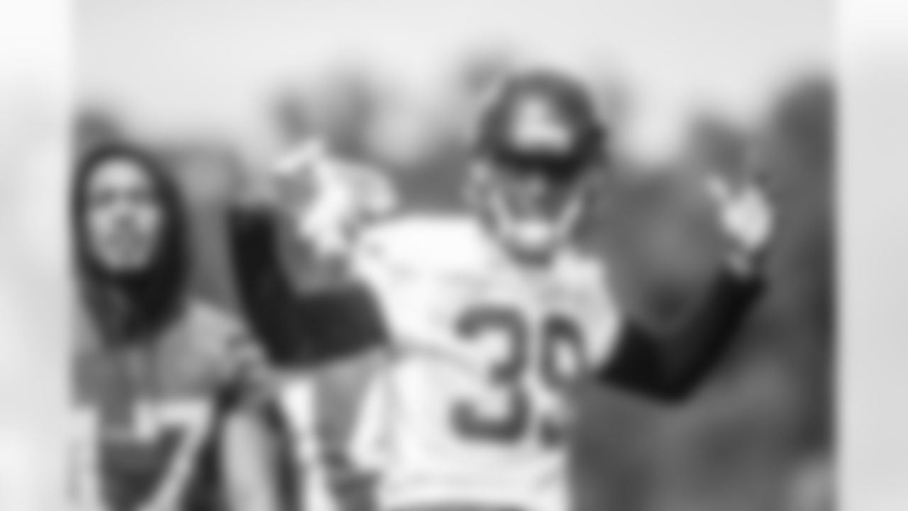 WR Marvin Hall, CB Deante Burton
Atlanta Falcons / Carmen Mandato