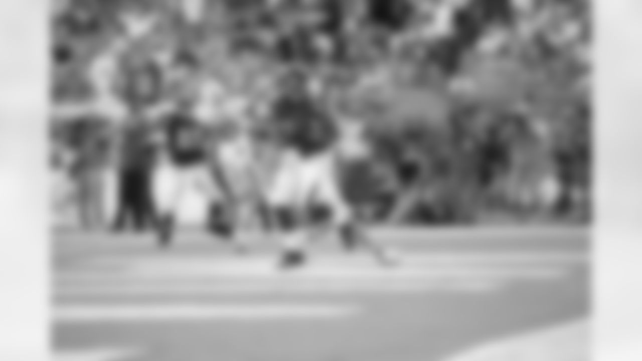 TE Levine Toilolo catches a touchdown pass