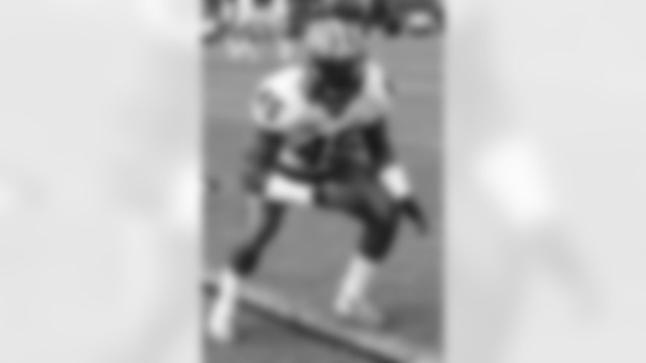 Illinois OLB Jonathan Brown (6-1, 235)