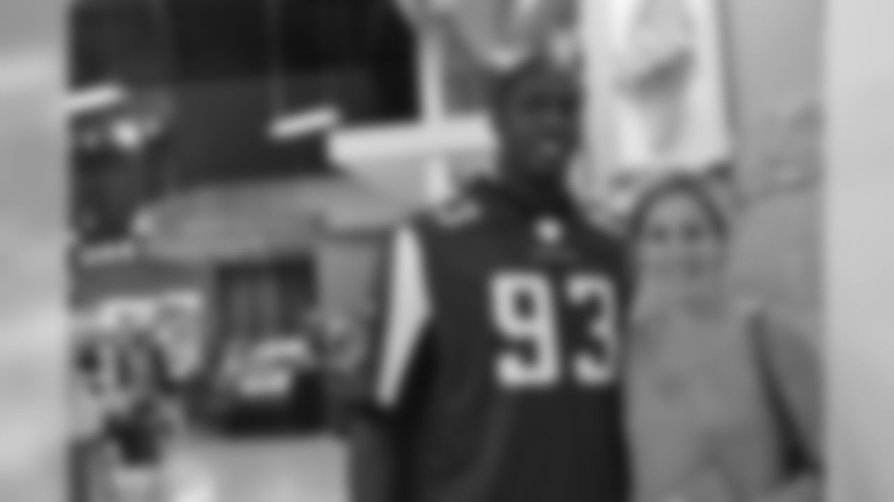 DE Malliciah Goodman takes a photo with a fan at Publix.