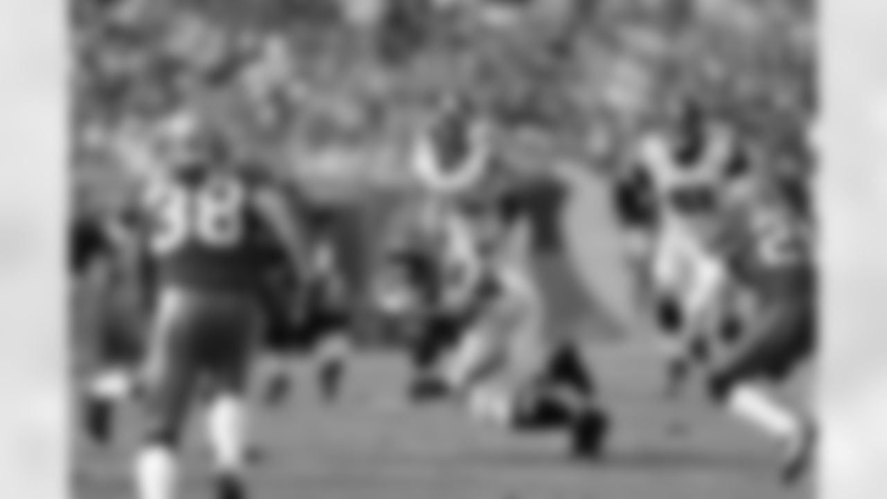 TE Tony Gonzalez comes down with the ball