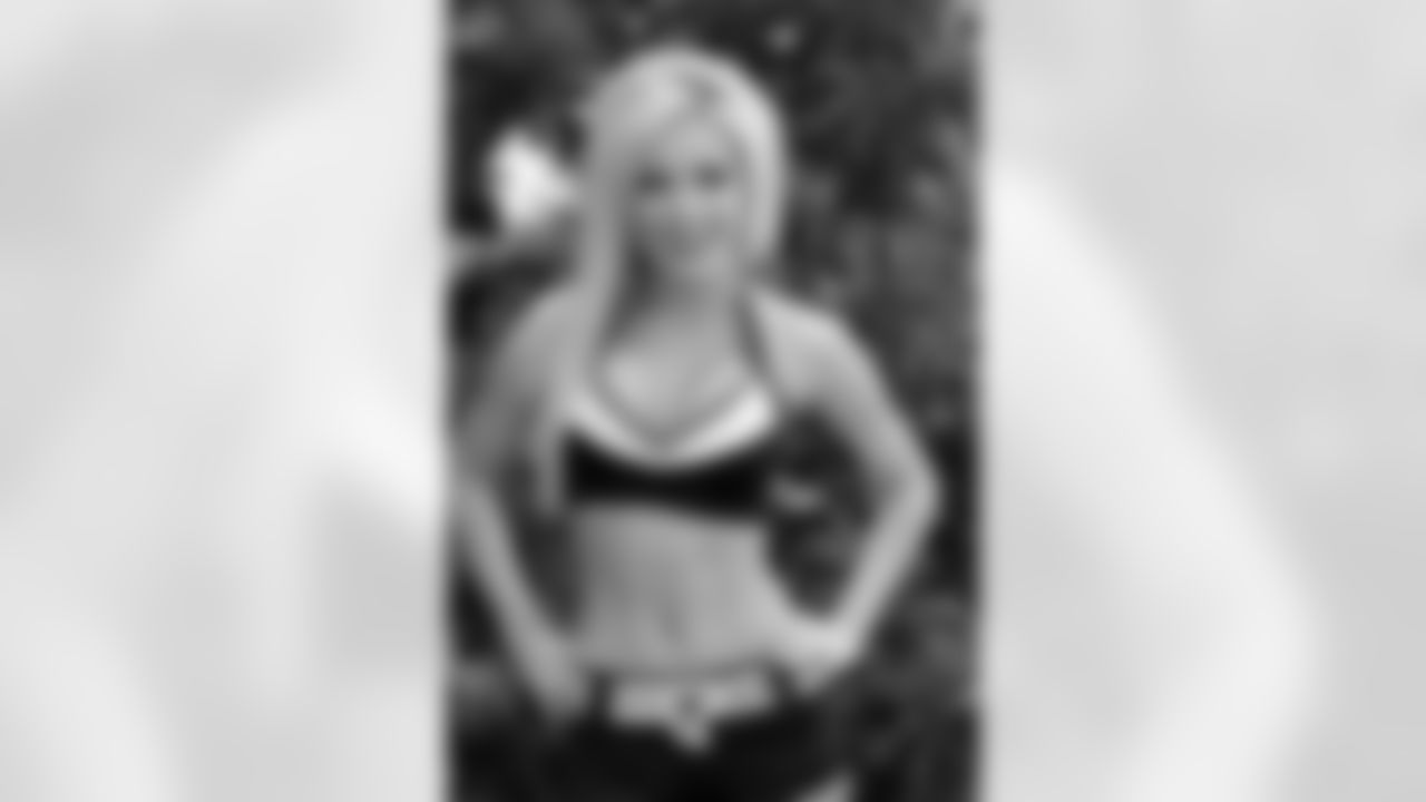Shauna K. // 2011 Atlanta Falcons Cheerleaders Studio Shots // 2011 // Atlanta -