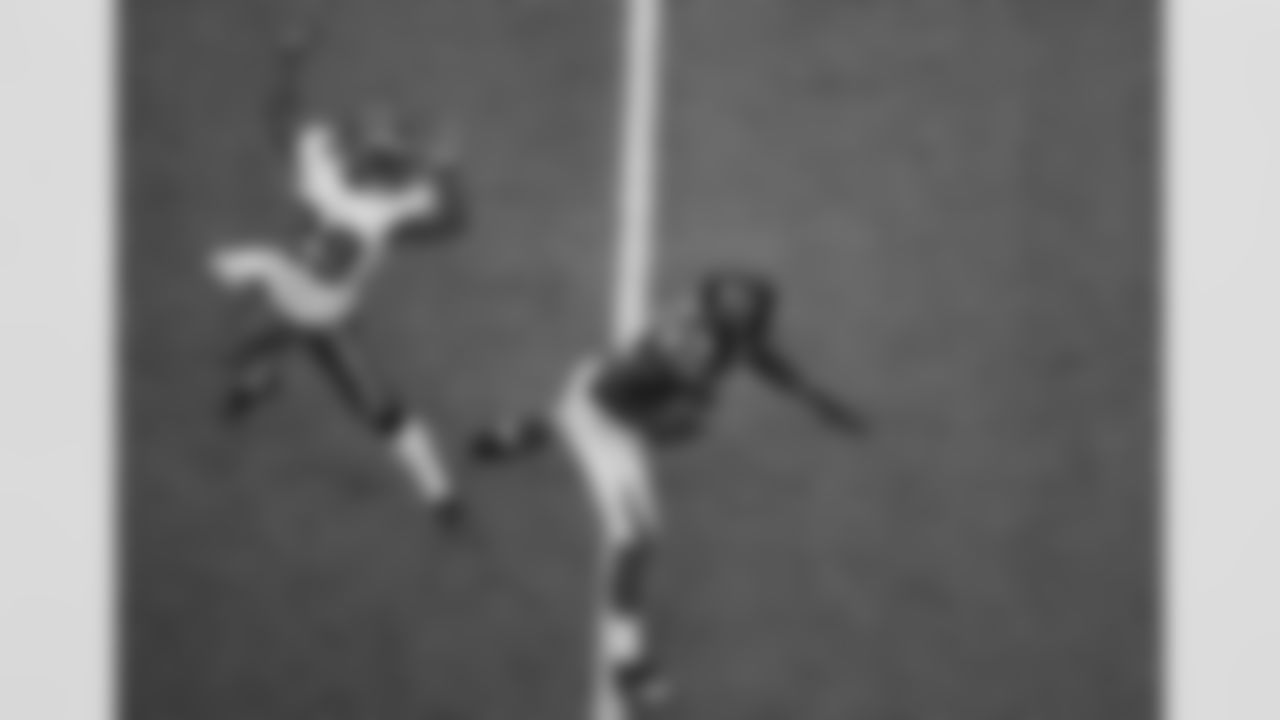WR Drew Davis makes a catch