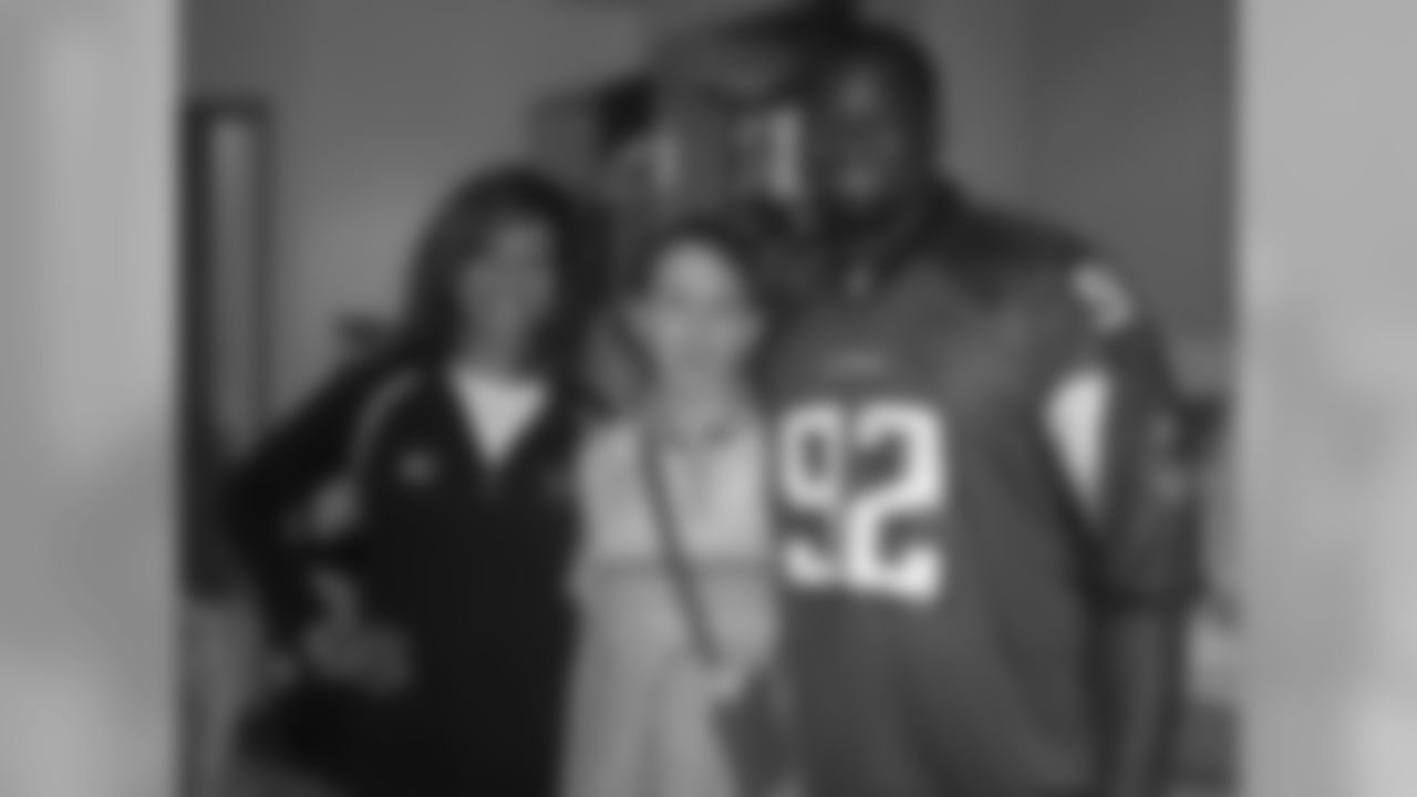 The Atlanta Falcons visit CHOA // Atlanta, GA // Chauncey Davis spending time with patients //