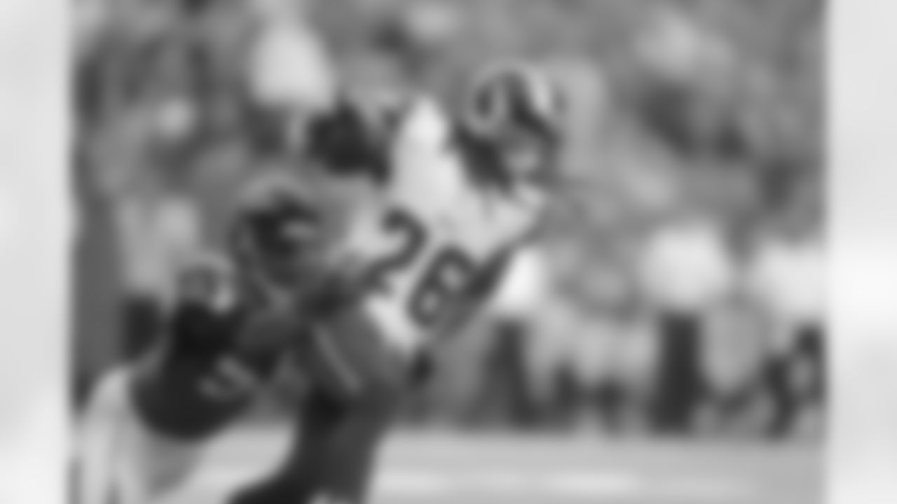 LB Sean Weatherspoon makes an open field tackle