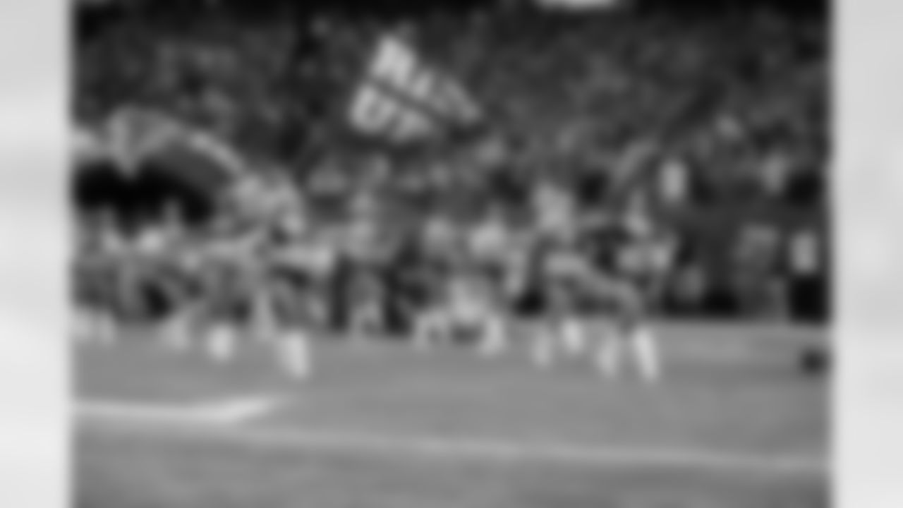 The Atlanta Falcons Cheerleaders run on to the field (PHOTOS: Art Morrison, Special to AtlantaFalcons.com)