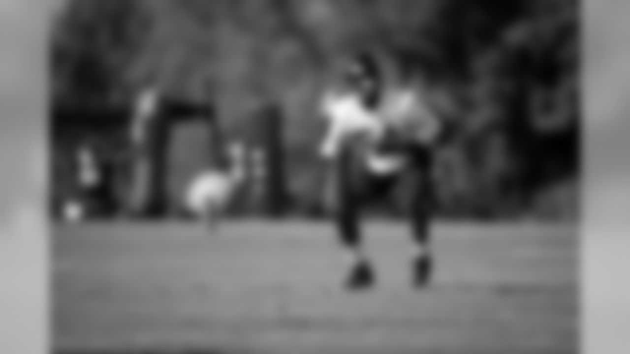 Atlanta Falcons linebacker Foye Oluokun #54 works during practice. (Photo by Kara Durrette/Atlanta Falcons)