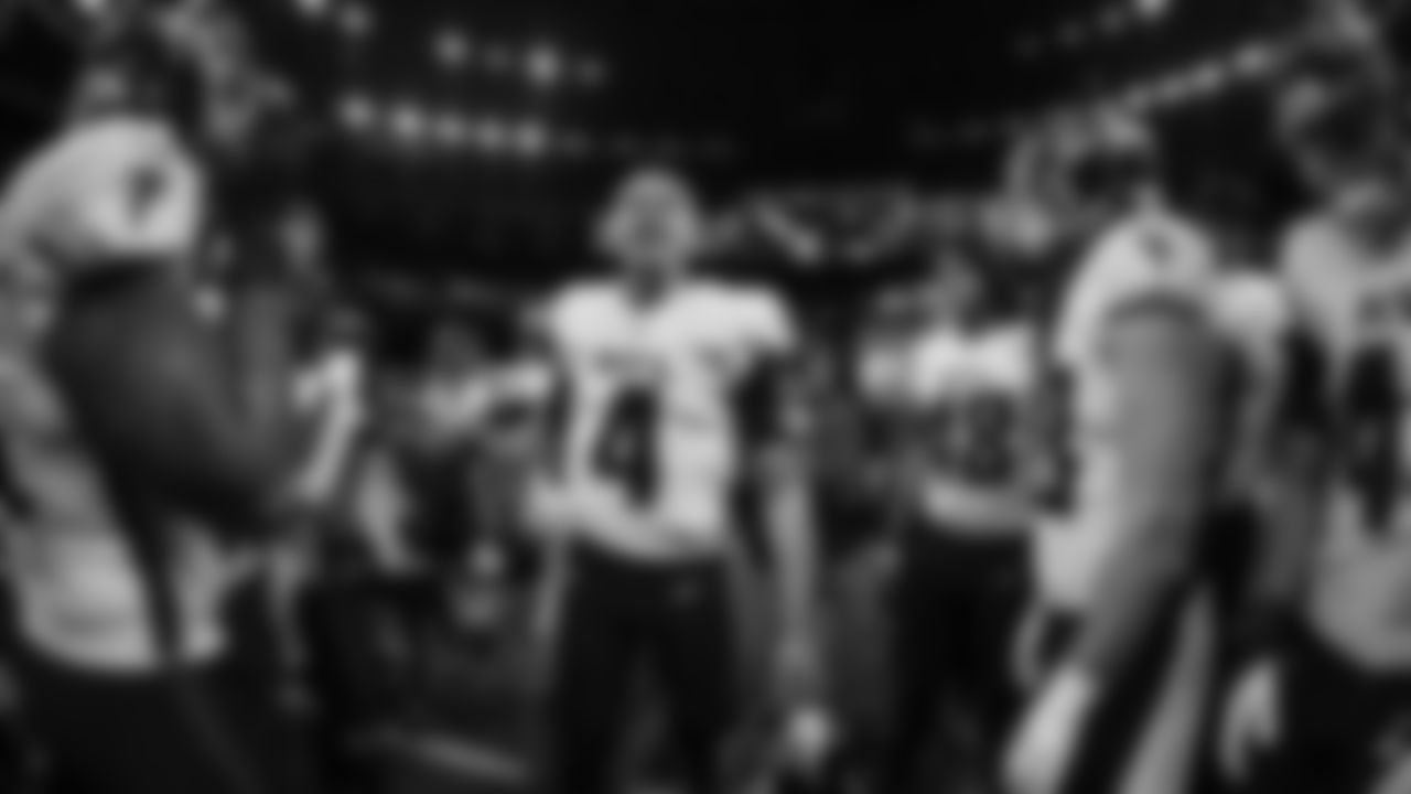 Atlanta Falcons quarterback Desmond Ridder #4 leads the huddle before the game against the New Orleans Saints at Caesars Superdome in New Orleans, Louisiana on Sunday, December 18, 2022. (Photo by Brandon Magnus/Atlanta Falcons)