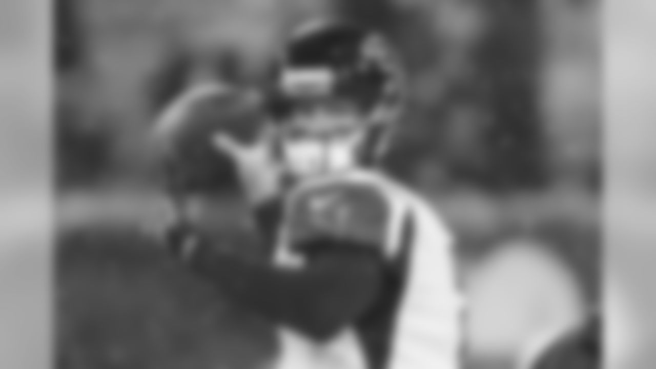 QB Matt Ryan warms up before the game.