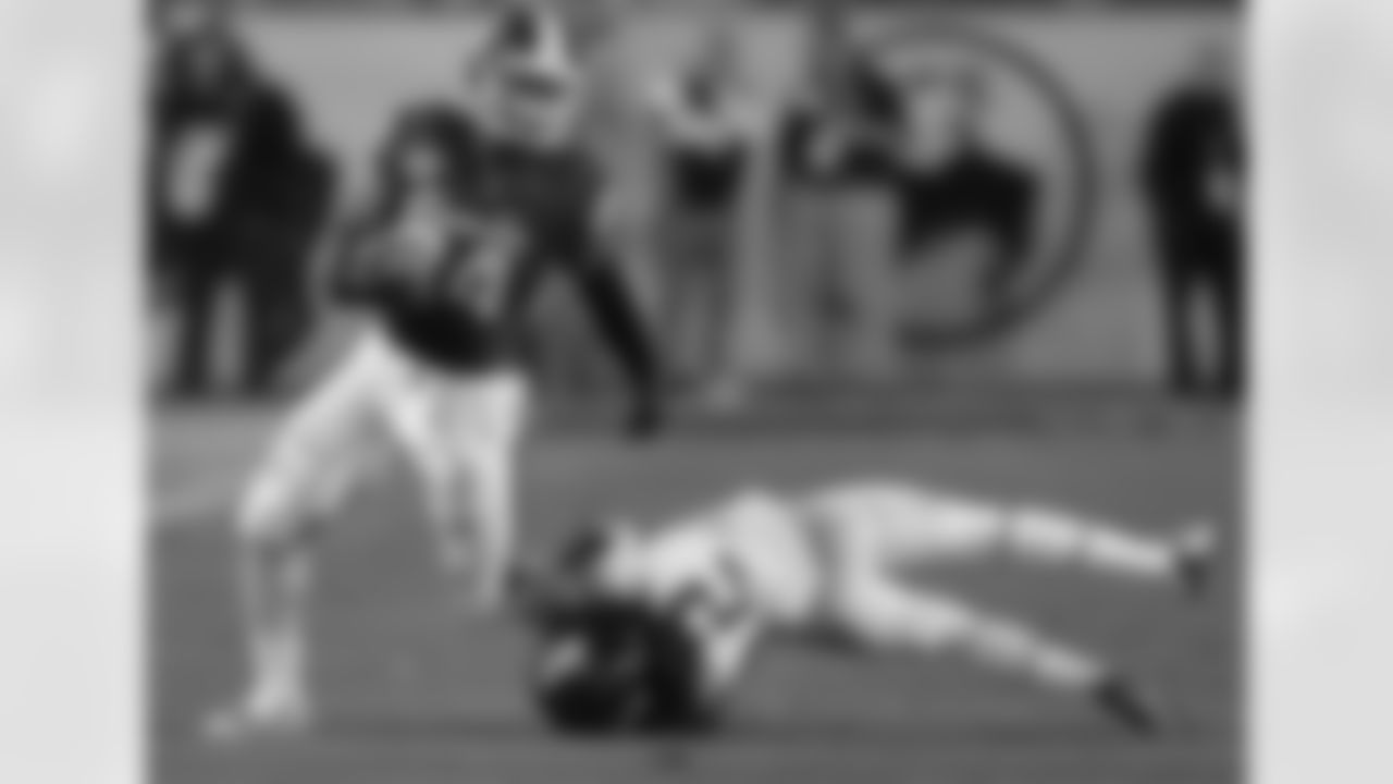 Le'Veon Bell, Michigan State - Bell can carry the load, as is evidenced by carrying the ball an average of 29 times for the Spartans in 2012. At 6-2, 238 pounds, he's one of the biggest backs in the draft.