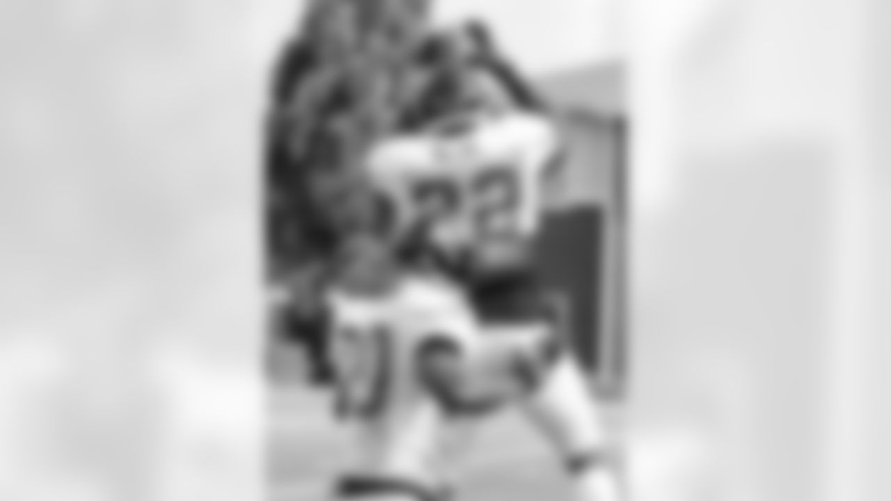 S Keanu Neal catches a ball against S Sharrod Neasman