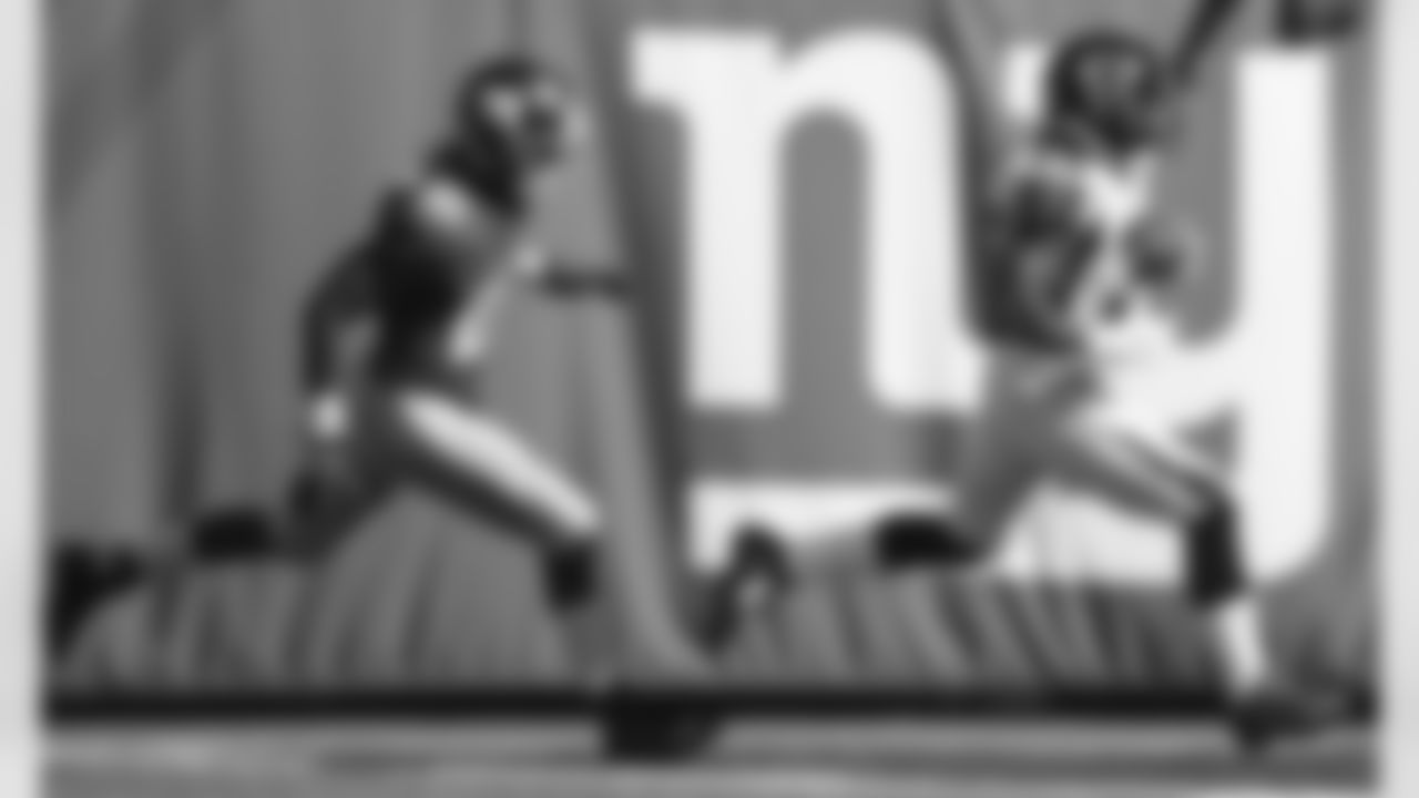 Antone Smith speeds down the field for a 74-yard touchdown in the third quarter against New York at MetLife Stadium