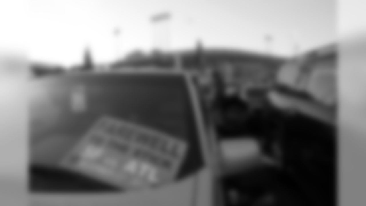 Fans bid farewell to Candlestick Park with signs on cars in the parking lot