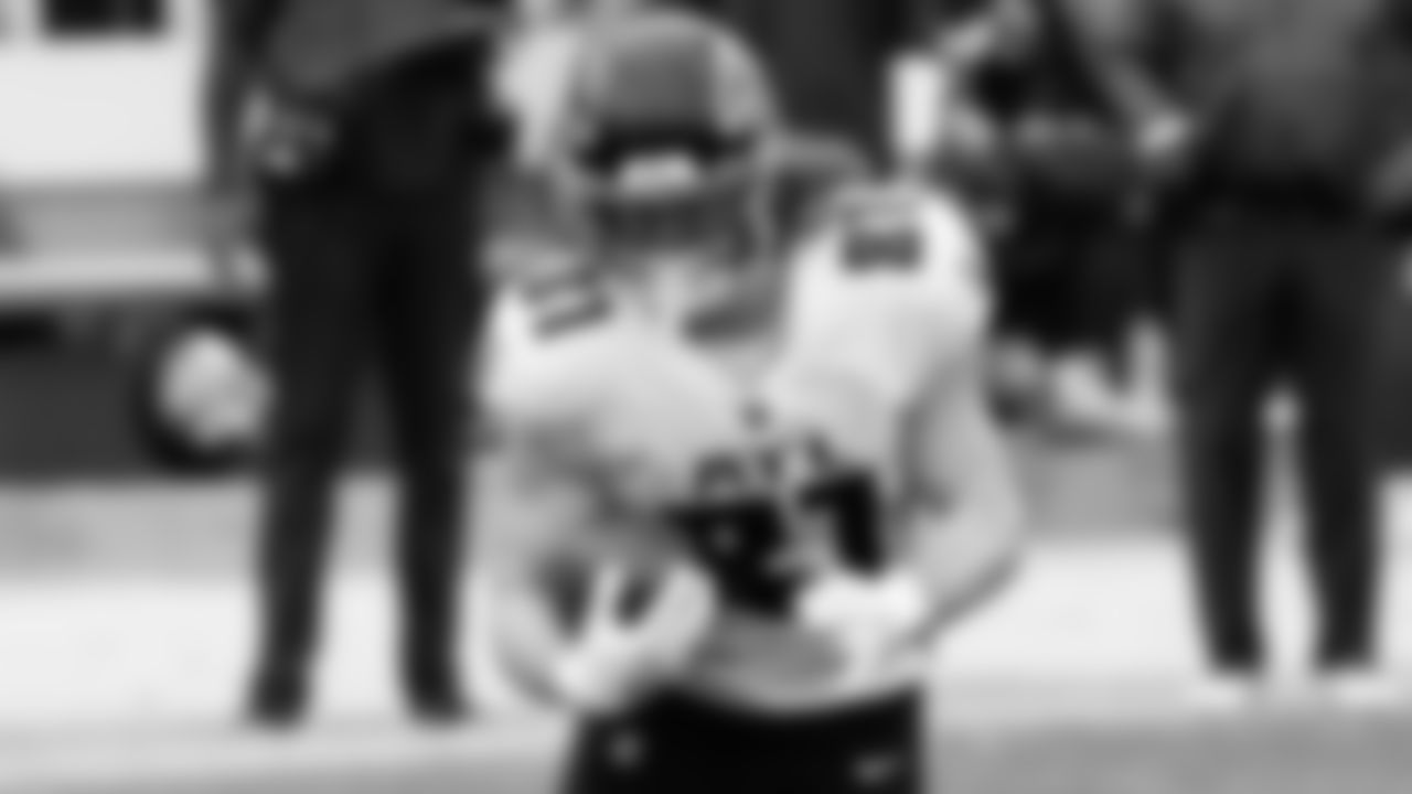 Atlanta Falcons tight end Hayden Hurst #81 in action during the second quarter against the Tampa Bay Buccaneers on January 3, 2021.