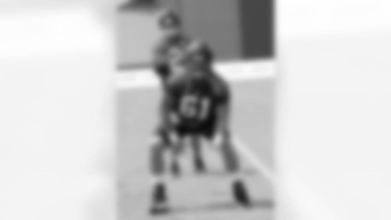 C Joe Hawley works with QB Matt Ryan