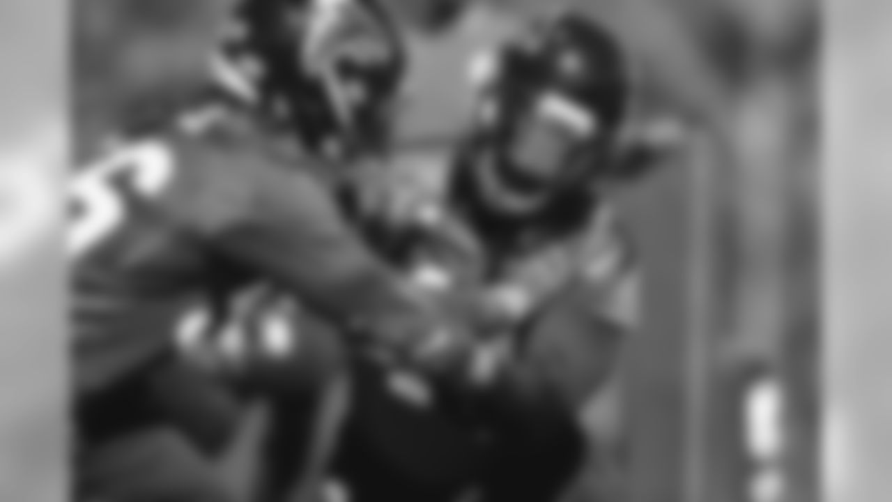 DE Steven Means, OLB Vic Beasley Jr
Atlanta Falcons/ Kara Durrette
