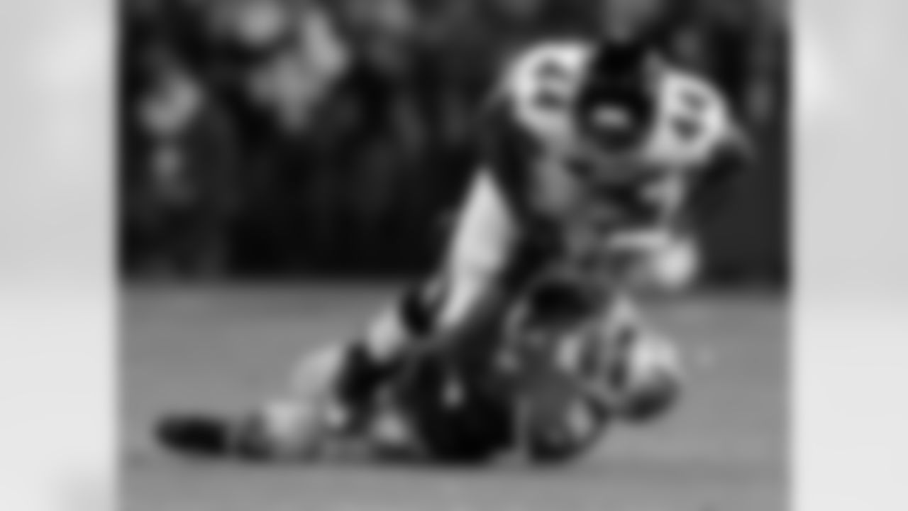 RB Jason Snelling catches the ball and is brought down by 49ers LB Patrick Willis