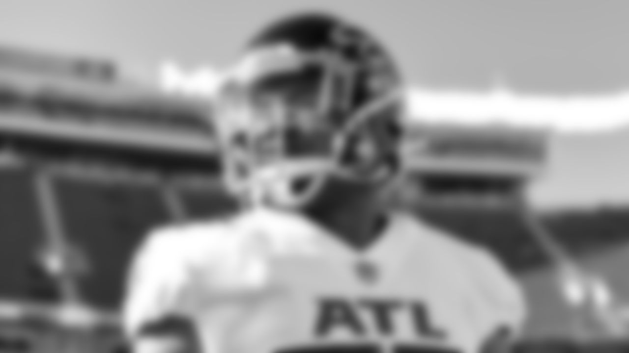 Atlanta Falcons running back Ito Smith #25 looks on before the game against the Kansas City Chiefs on December 27, 2020.