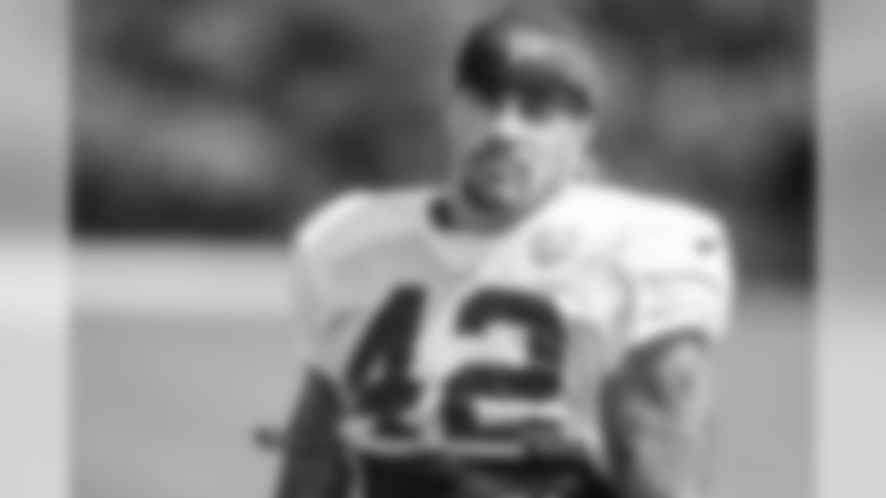 LB Duke Riley