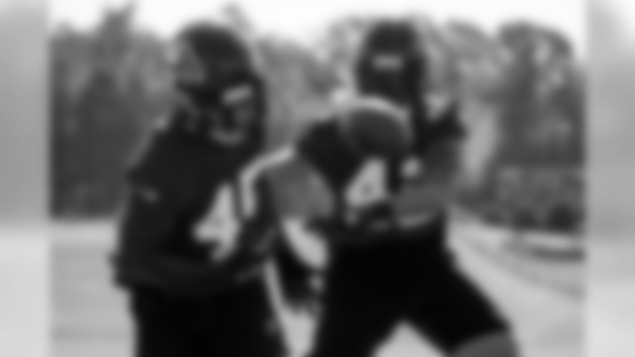 Atlanta Falcons linebacker Deion Jones #45 battles with middle linebacker Duke Riley #42 during practice. (Photo by Kara Durrette/Atlanta Falcons).