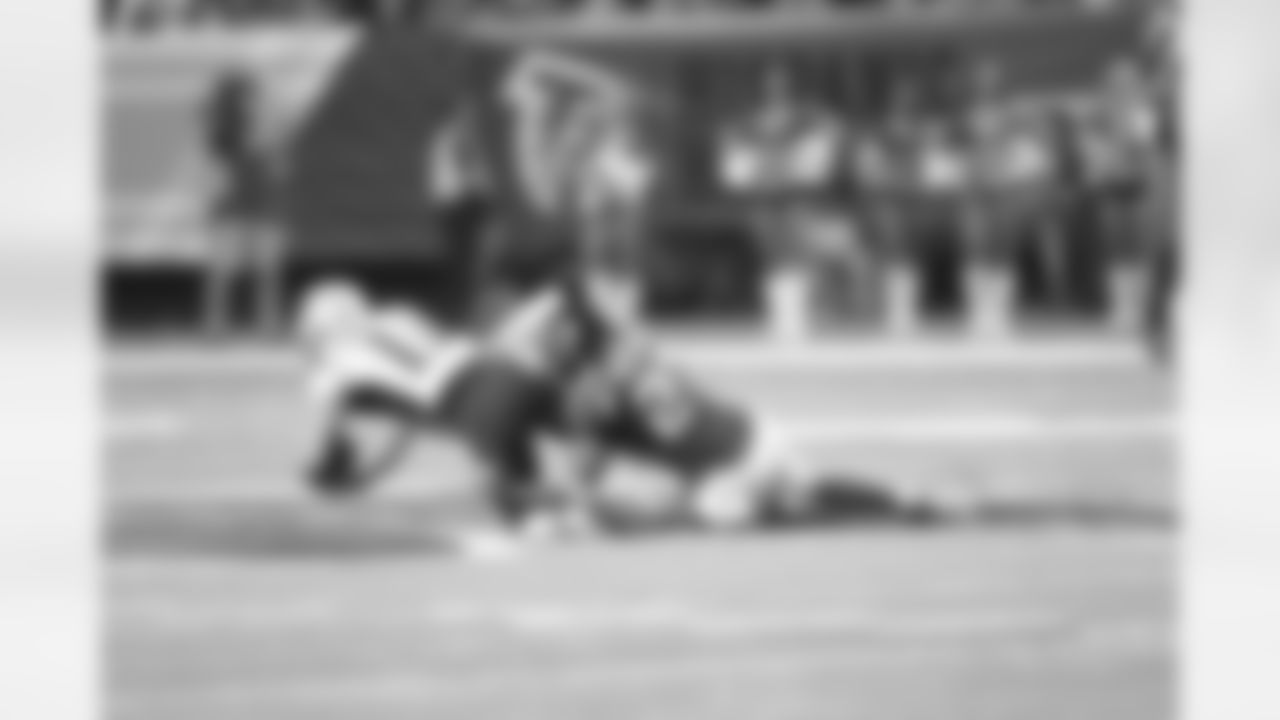 CB Robert McClain makes a tackle