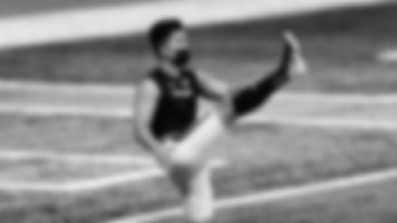 Atlanta Falcons kicker Younghoe Koo #7 warms up before the game against the Tampa Bay Buccaneers on December 20, 2020.