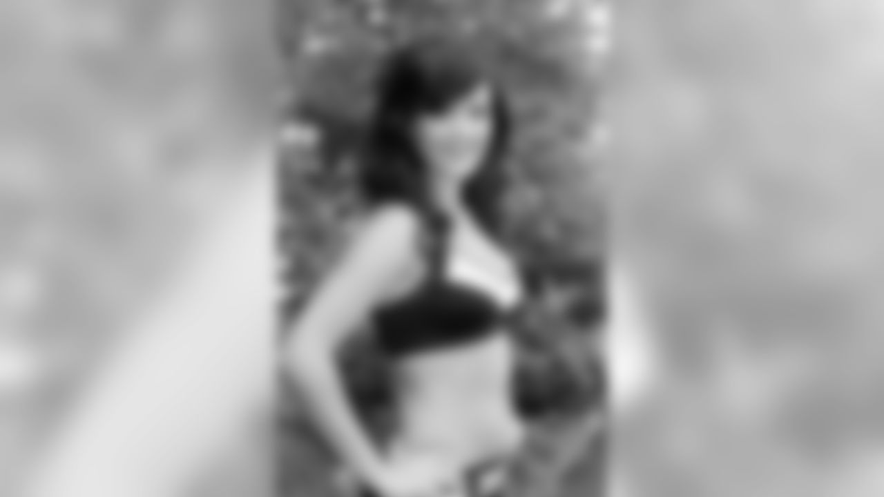 Brittany L. // 2011 Atlanta Falcons Cheerleaders Studio Shots // 2011 // Atlanta -