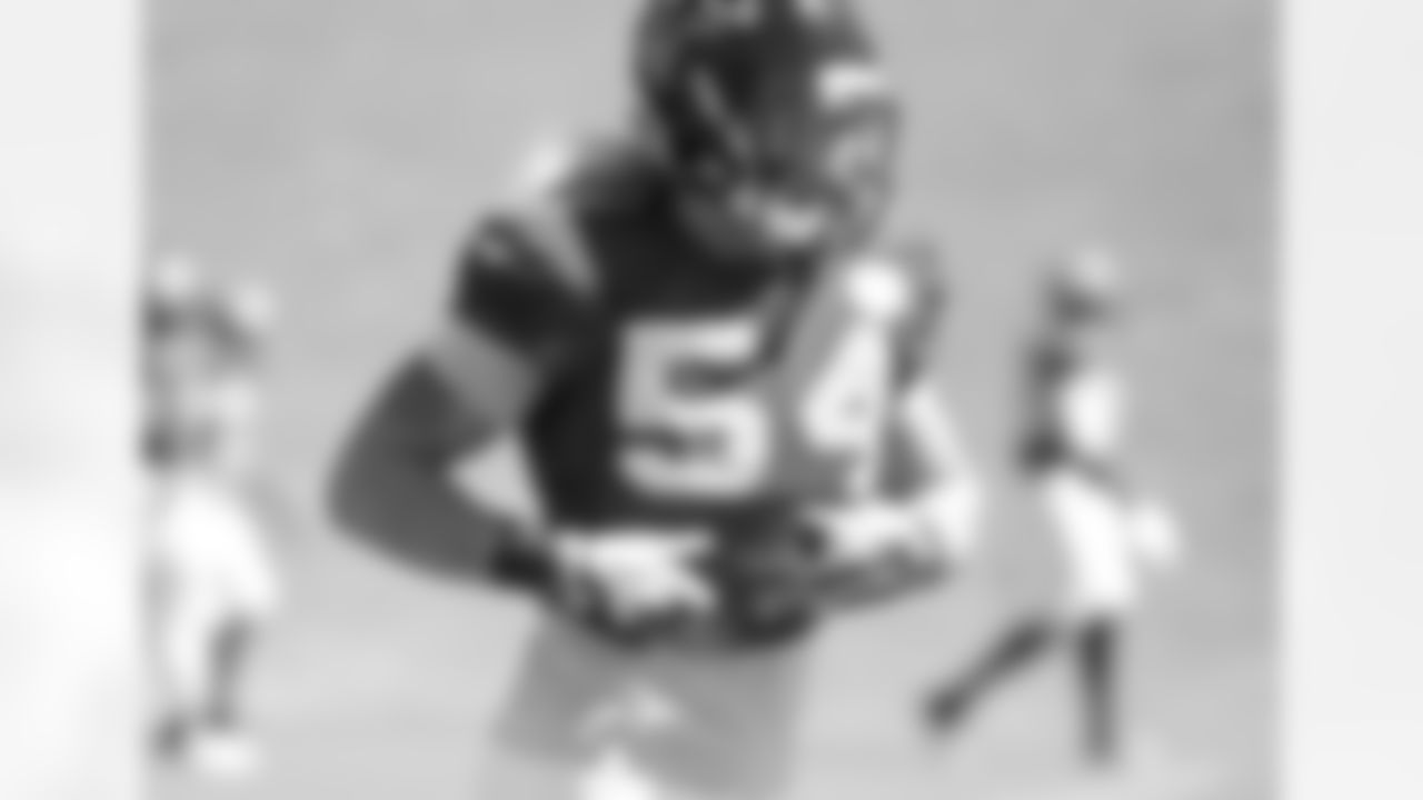 LB Tyler Starr