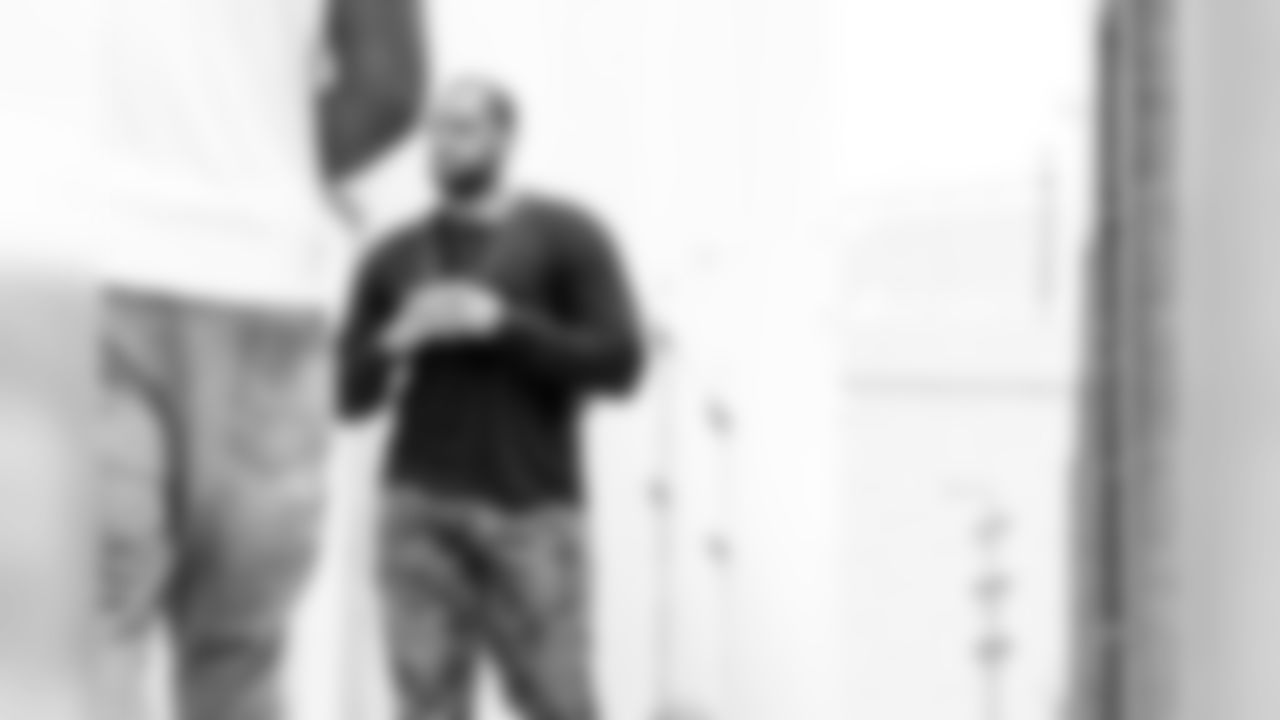 DE Derrick Shelby