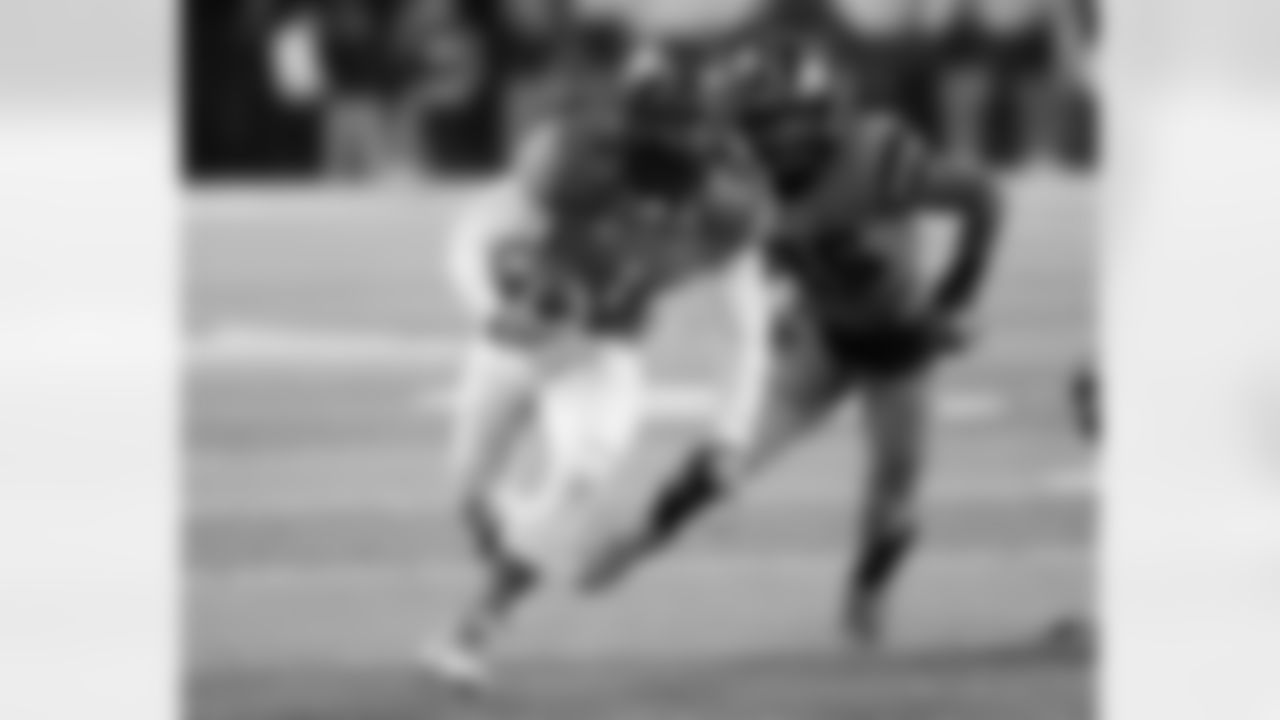 Oregon WR Josh Huff (5-11, 205)