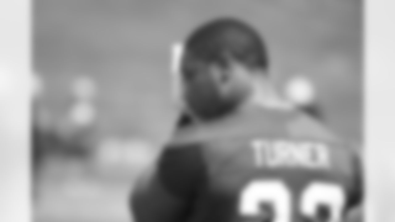 RB Michael Turner wipes his face with a towel // 2012 Atlanta Falcons Minicamp - Day 1 // June 19, 2012 // Flowery Branch, Ga. -