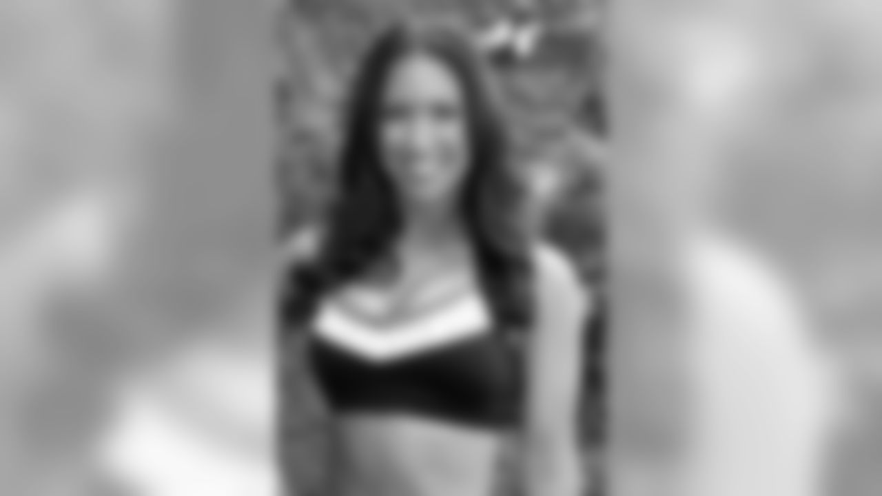 Jennifer T. // 2011 Atlanta Falcons Cheerleaders Studio Shots // 2011 // Atlanta -
