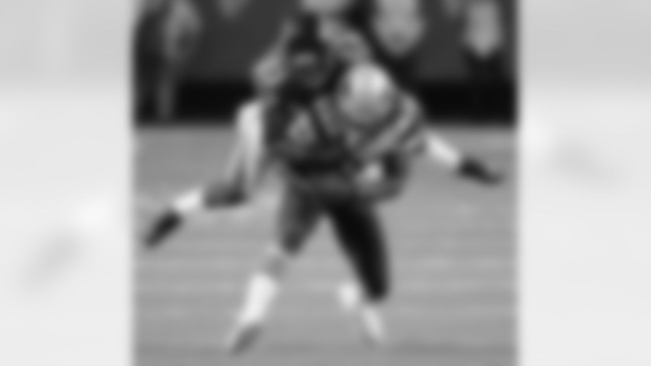 CB Robert Alford wraps up Patriots WR Josh Boyce